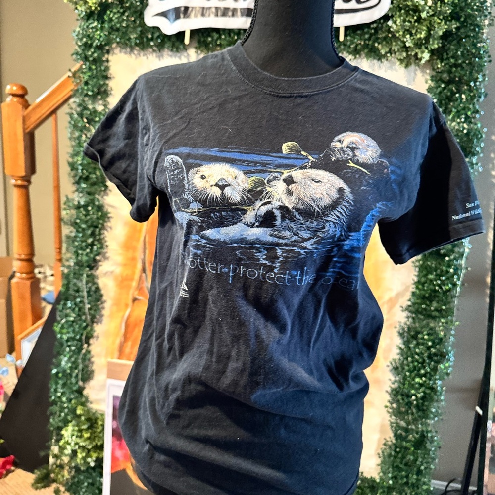 Gildan Black Short Sleeve Tee with Polar Bear Graphic